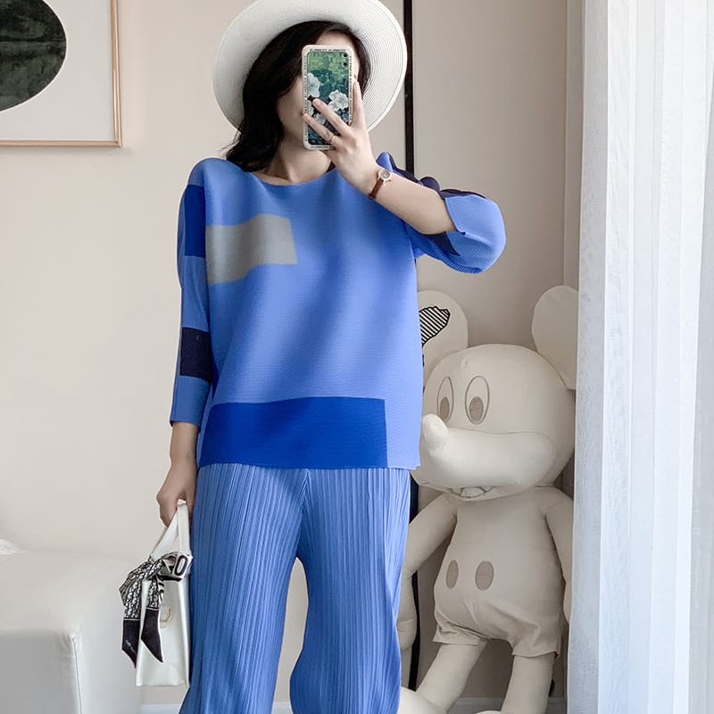 2022 Spring And Autumn New Leisure Temperament T-shirt Women's Fashion Print Slim Top Women